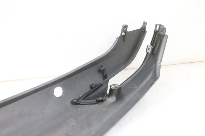 photo de CARENADO TRASERO DERECHA PIAGGIO MP3 500 (2016 - 2018) - Primer plano técnico