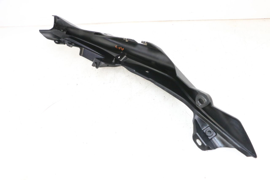 photo de CARENADO TRASERO DERECHA YAMAHA MT-07 MT07 ABS 700 (2018 - 2020) - Detalles de los puntos de fijación