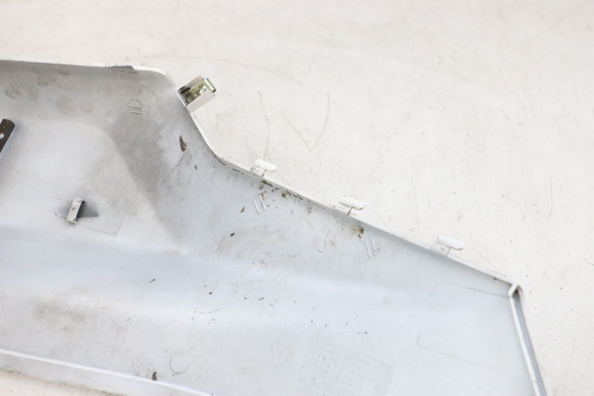 photo de CARENADO TRASERO DERECHA SYM ORBIT 2 50 (2008 - 2014) - Detalles de los puntos de fijación