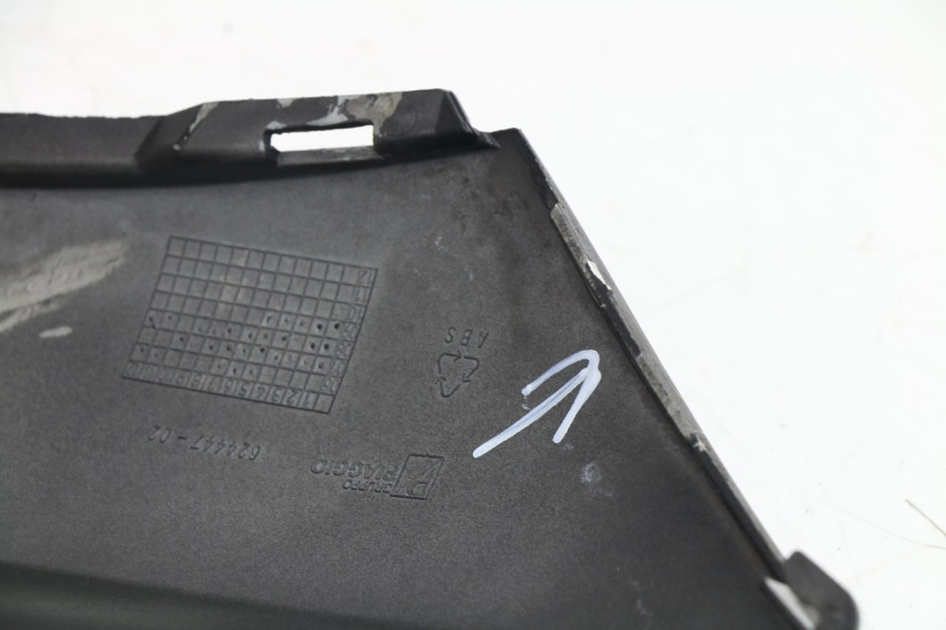 photo de CARENADO TRASERO DERECHA PIAGGIO MP3 LT 400 (2007 - 2012)
