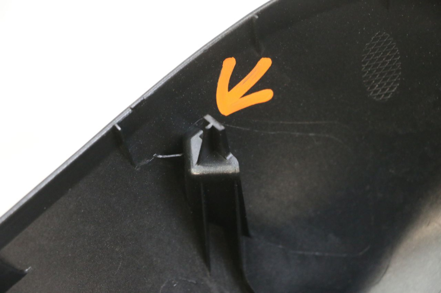 photo de CARENADO TRASERO DERECHA YAMAHA TRICITY 300 (2020 - 2024) - Zoom estado de uso