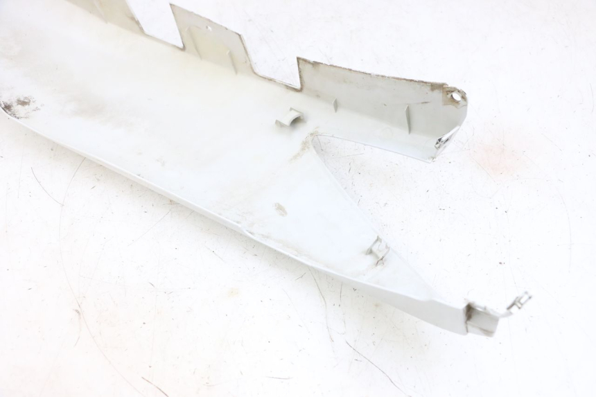 photo de CARENADO TRASERO DERECHA YAMAHA X-MAX XMAX 125 (2010 - 2013) - Primer plano técnico