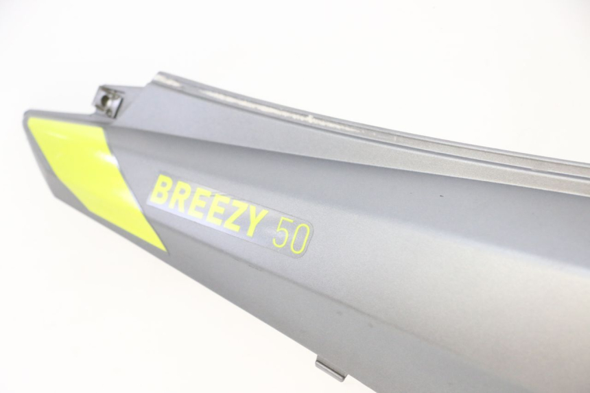 photo de CARENADO TRASERO IZQUIERDA MOTRON BREEZY 4T 50 (2021 - 2025)