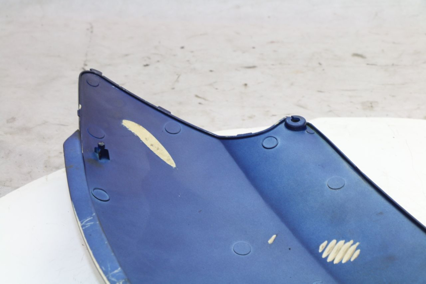 photo de CARENADO TRASERO IZQUIERDA KYMCO GRAND DINK 125 (2008 - 2014) - Primer plano técnico