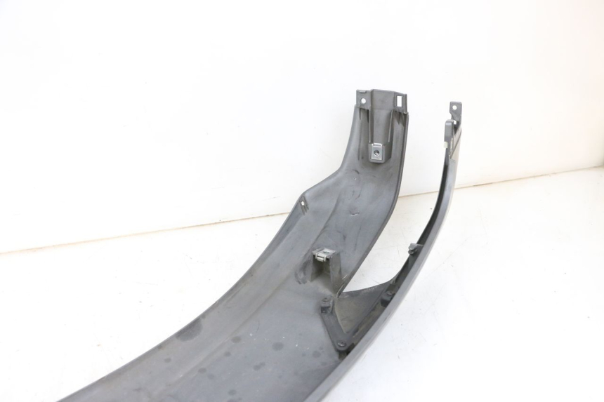 photo de CARENADO TRASERO IZQUIERDA PIAGGIO MP3 500 (2016 - 2018) - Primer plano técnico