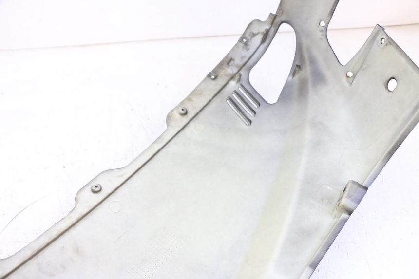 photo de CARENADO TRASERO IZQUIERDA JM MOTORS OLDIES GT 4T 50 (2018 - 2025) - Estado de la superficie y material