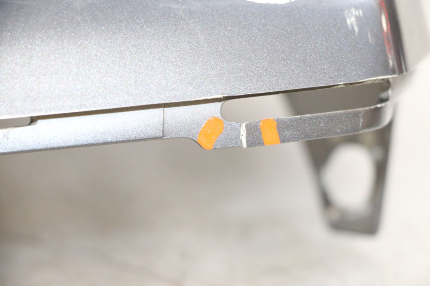 photo de CARENADO TRASERO IZQUIERDA PEUGEOT SATELIS 125 (2013 - 2018) - Zoom sobre los componentes