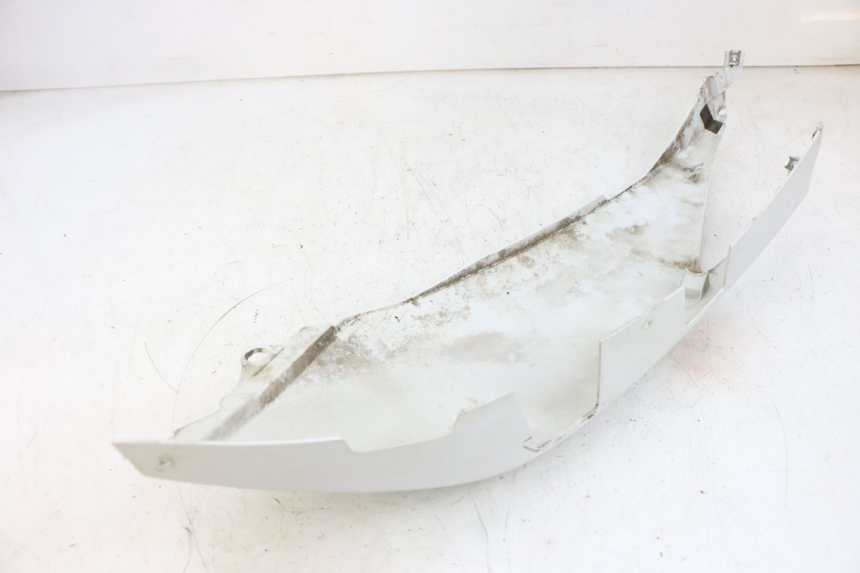 photo de FLANCO TRASERO IZQUIERDO YAMAHA X-MAX XMAX 125 (2010 - 2013) - Primer plano técnico