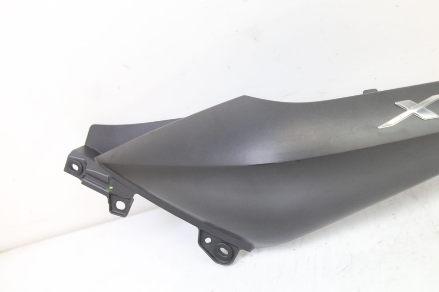 photo de CARENADO TRASERO IZQUIERDA YAMAHA XMAX X-MAX 125 (2021 - 2025)