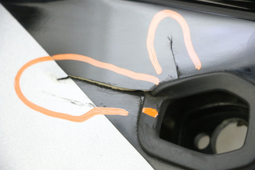 photo de CARENADO DELANTERO DERECHO HONDA NSR R 125 (1994 - 2003) - Enfoque en la estructura