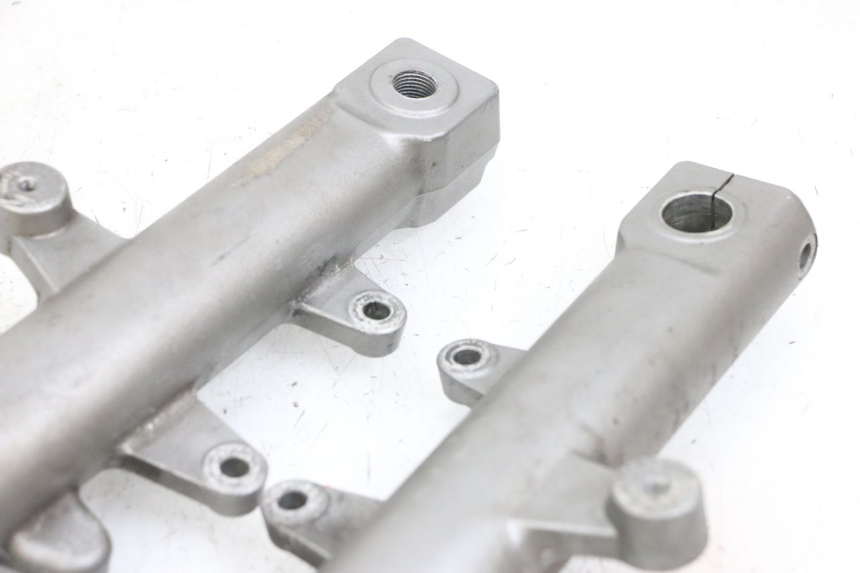 photo de BOTELLA HORQUILLA  SUZUKI BURGMAN EXECUTIVE ABS 650 (2006 - 2012) - Detalles de los puntos de fijación