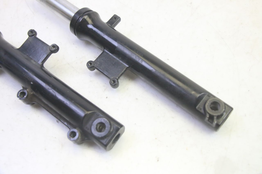 photo de BOTELLA HORQUILLA  SYM CROX 4T 50 (2016 - 2023) - Primer plano técnico