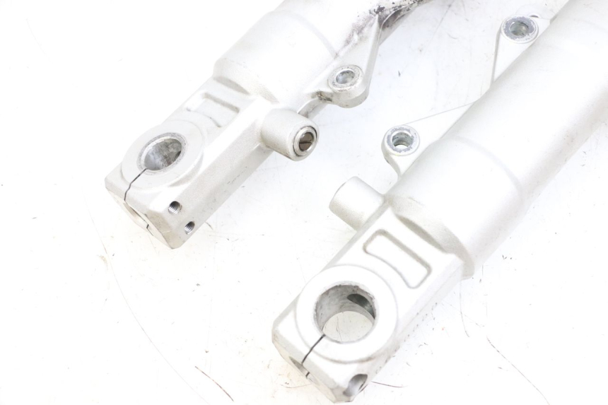 photo de BOTELLA HORQUILLA  YAMAHA FJR ABS 1300 (2006 - 2012) - Características distintivas