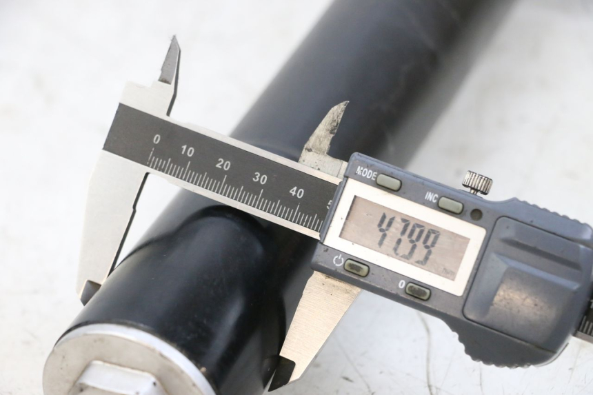 photo de BOTELLA HORQUILLA IZQUIERDA KSR CODE 125 (2018 - 2020) - Otra perspectiva