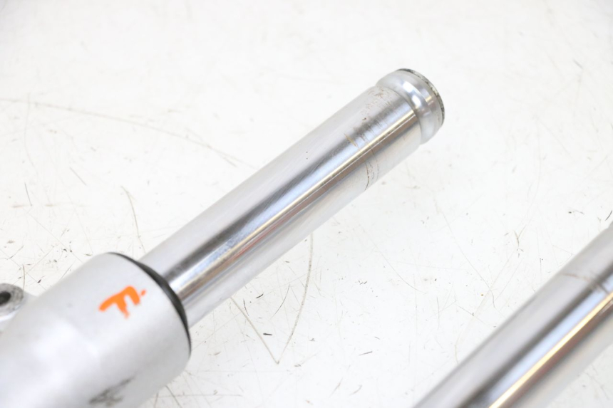 photo de BOTELLA HORQUILLA  PEUGEOT KISBEE 4T 50 (2018 - 2022) - Detalles de los puntos de fijación