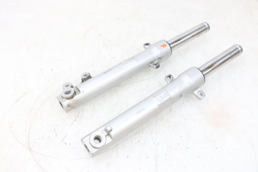 photo de BOTELLA HORQUILLA  PEUGEOT KISBEE 4T 50 (2018 - 2022) - Estado de la superficie y material