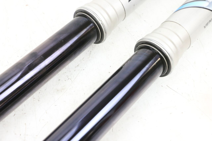 photo de BOTELLA HORQUILLA  KAWASAKI KXF KX-F 250 (2017 - 2019) - Enfoque en la estructura