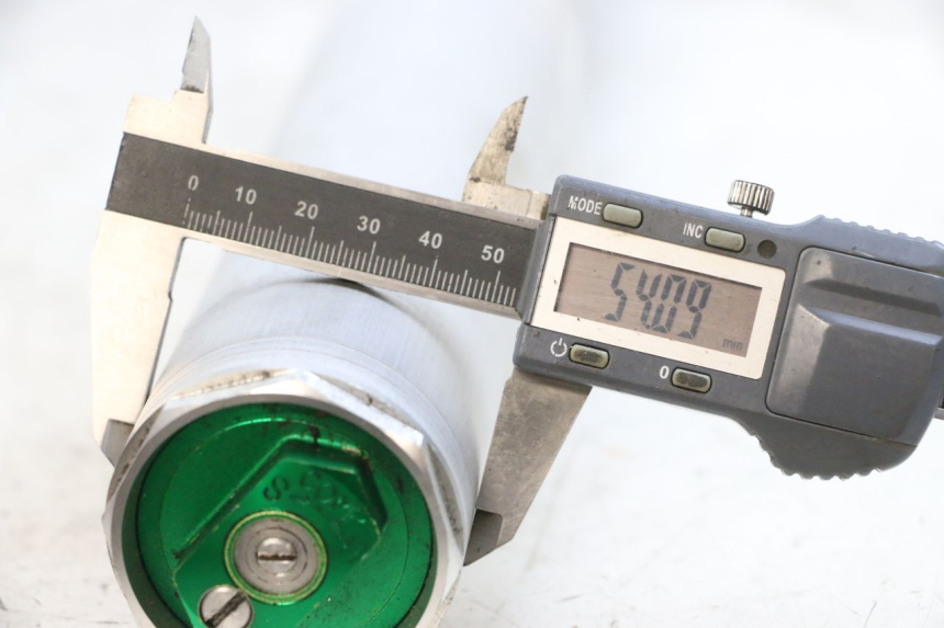 photo de BOTELLA HORQUILLA  KAWASAKI KXF KX-F 250 (2017 - 2019) - Detalles de los puntos de fijación