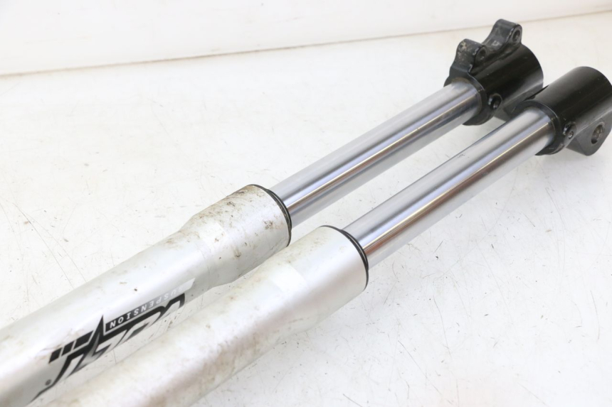 photo de TUBO DE HORQUILLA APOLLO RFZ 150
