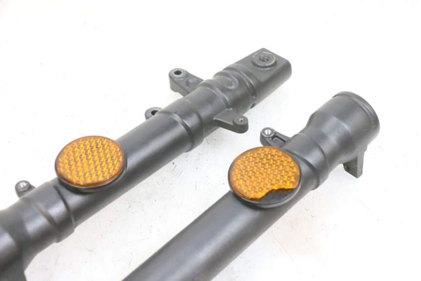 photo de BOTELLA HORQUILLA  YAMAHA TZR 50 (2008 - 2016) - Detalles de los puntos de fijación