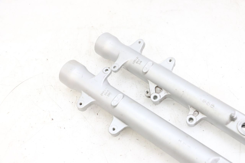 photo de BOTELLA HORQUILLA  DAELIM VJ ROADWIN FI 125 (2008 - 2017) - Detalles de los puntos de fijación