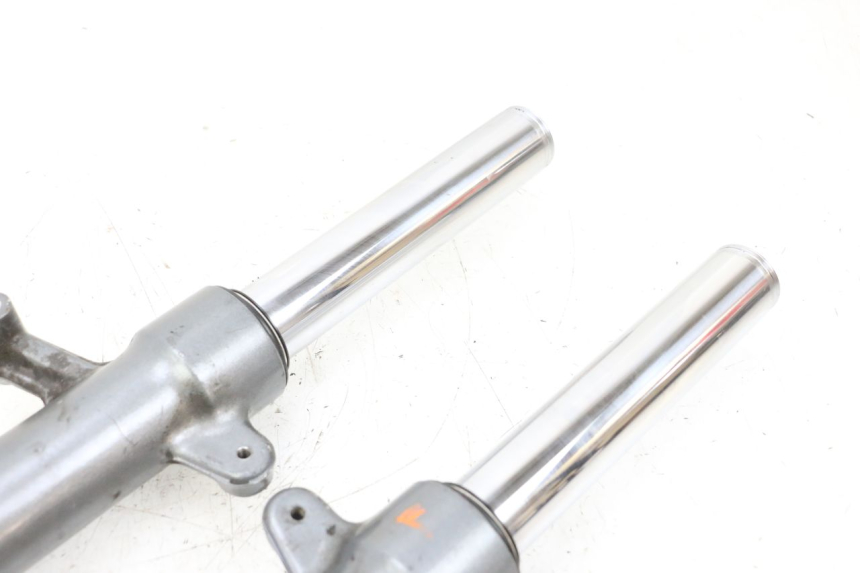 photo de TUBO DE HORQUILLA YAMAHA XMAX X-MAX 125 (2006 - 2009) - Otra vista del artículo