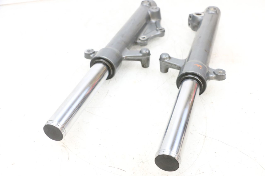 photo de TUBO DE HORQUILLA YAMAHA XMAX X-MAX 125 (2006 - 2009) - Primer plano técnico