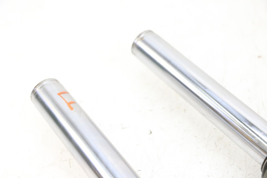 photo de BOTELLA HORQUILLA  YAMAHA YP MAJESTY 125 (2002 - 2006) - Primer plano de alta resolución