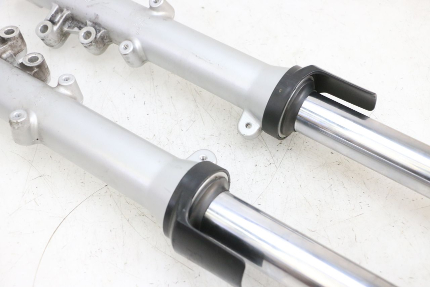 photo de BOTELLA HORQUILLA  KAWASAKI ZR 7 750 (1999 - 2001) - Primer plano técnico