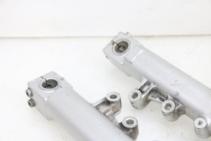 photo de BOTELLA HORQUILLA  KAWASAKI ZR 7 750 (1999 - 2001) - Detalles de los puntos de fijación