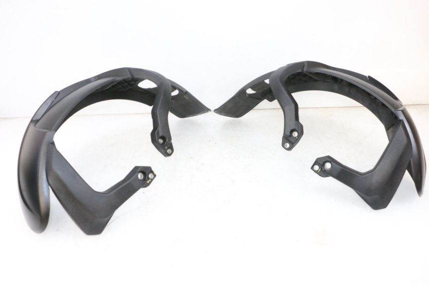 photo de GUARDABARROS DELANTERO PIAGGIO MP3 HPE 300 (2019 - 2026) - Estado de la superficie y material