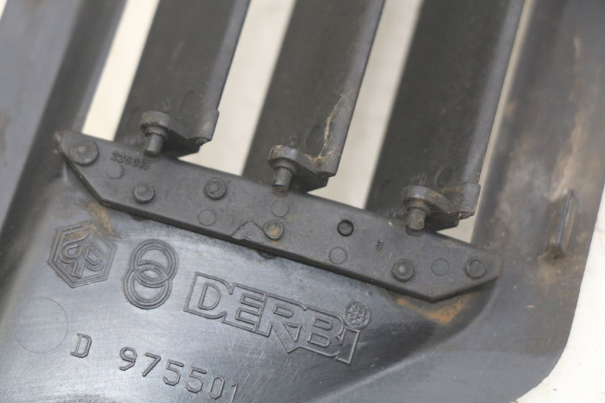 photo de REJILLA DEL RADIADOR DERECHA GILERA NEXUS 125 (2007 - 2009)