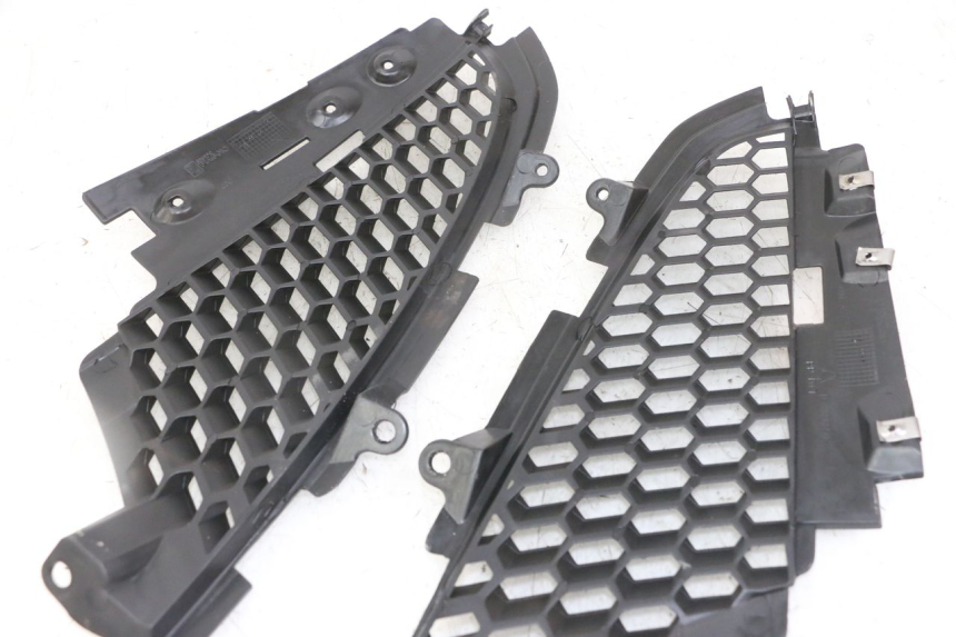 photo de RADIADOR CUBIERTA PIAGGIO IE MP3 YOURBAN 300 (2011 - 2016) - Detalle de la pieza