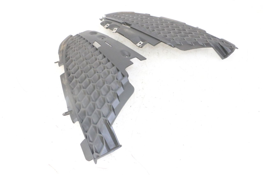 photo de RADIADOR CUBIERTA PIAGGIO IE MP3 YOURBAN 300 (2011 - 2016) - Primer plano técnico