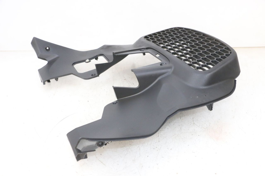 photo de RADIADOR CUBIERTA PIAGGIO MP3 HPE 300 (2019 - 2026) - Detalles de los puntos de fijación