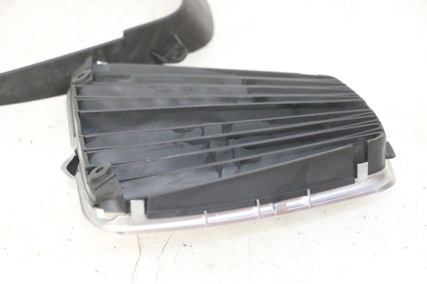 photo de RADIADOR CUBIERTA PIAGGIO MP3 RL 250 (2007 - 2010)