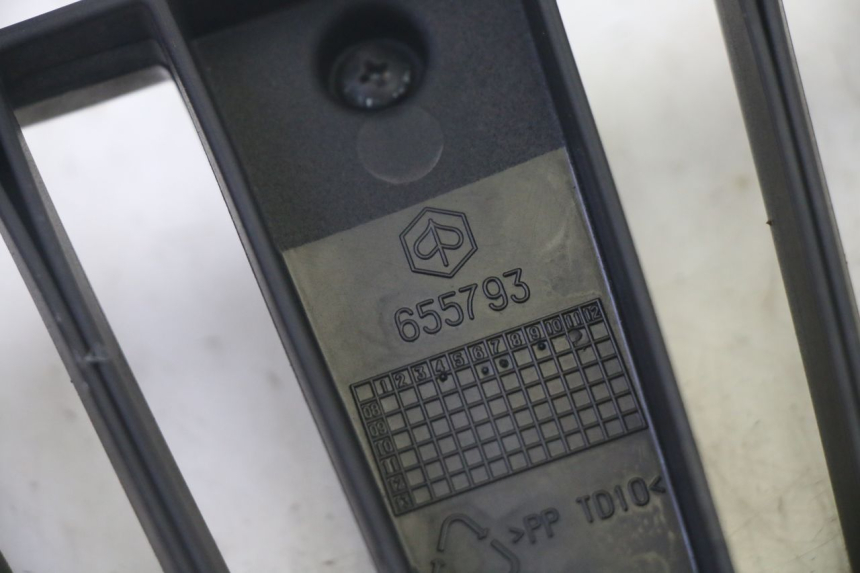 photo de RADIADOR CUBIERTA PIAGGIO MP3 RL 250 (2007 - 2010) - Vista general del producto