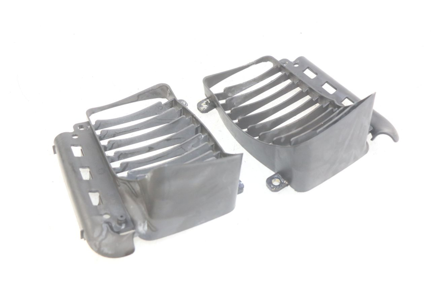 photo de REJILLA DEL RADIADOR PIAGGIO VESPA GRANTURISMO 125 (2003 - 2007)