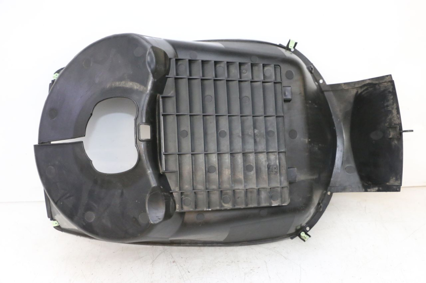 photo de RADIADOR CUBIERTA PEUGEOT SATELIS 125 (2013 - 2018) - Detalle de la pieza