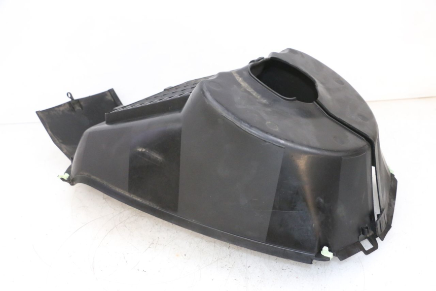 photo de RADIADOR CUBIERTA PEUGEOT SATELIS 125 (2013 - 2018) - Primer plano técnico