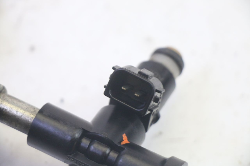 photo de INYECTOR SUZUKI BURGMAN EXECUTIVE ABS 650 (2006 - 2012) - Detalles de los puntos de fijación