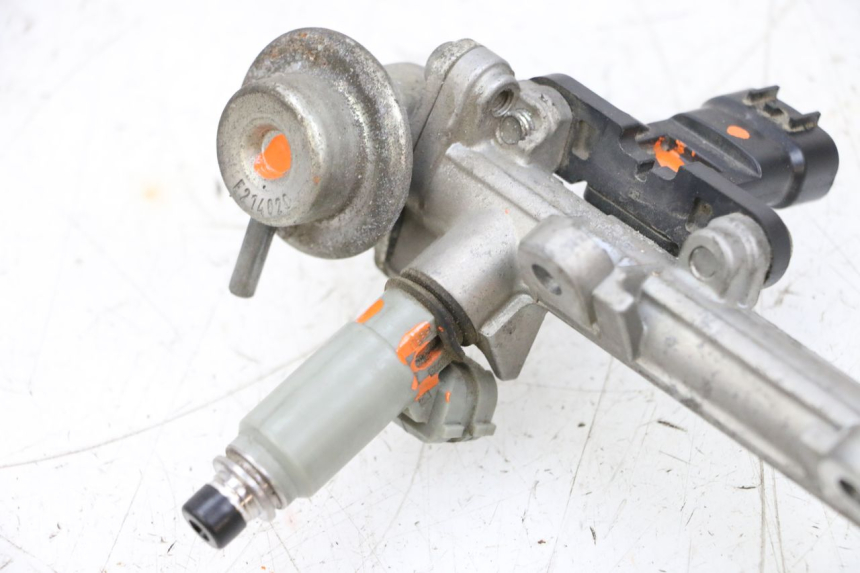 photo de INYECTOR YAMAHA TDM ABS 900 (2002 - 2014) - Detalles de los puntos de fijación