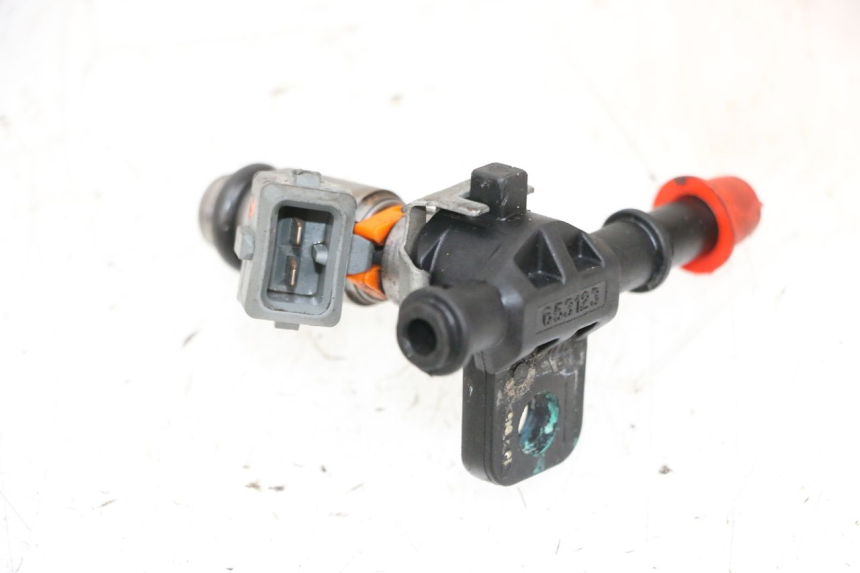 photo de INYECTOR PIAGGIO VESPA GTS SUPER IE 125 (2009 - 2016) - Primer plano técnico