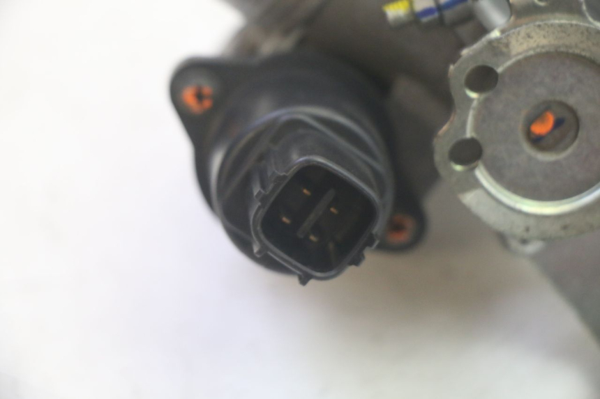 photo de INYECCIÓN SUZUKI BURGMAN 125 (2007 - 2014) - Detalles de los puntos de fijación