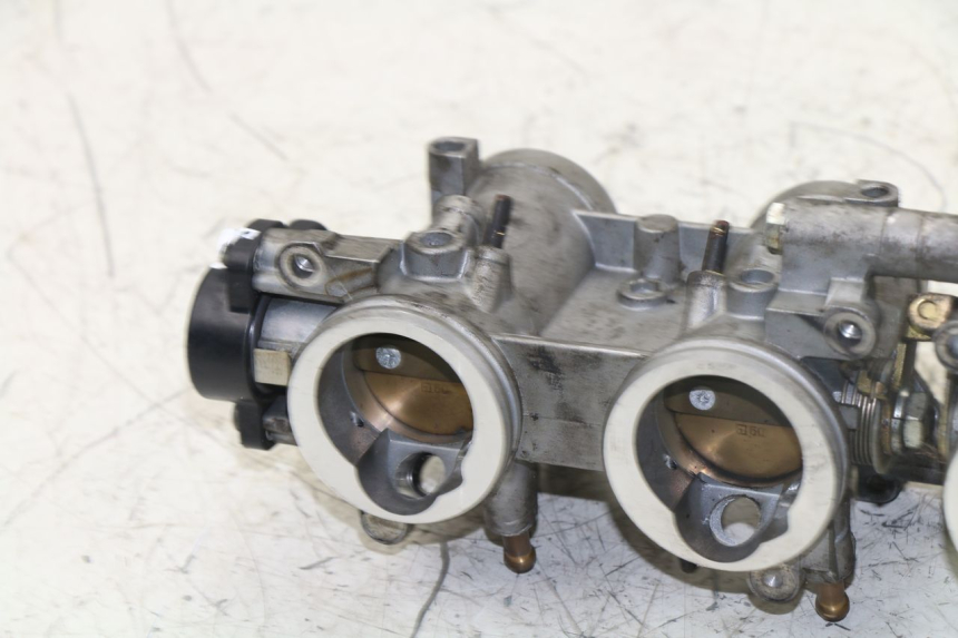 photo de INYECCION YAMAHA FZ6 FAZER 600 (2004 - 2006)