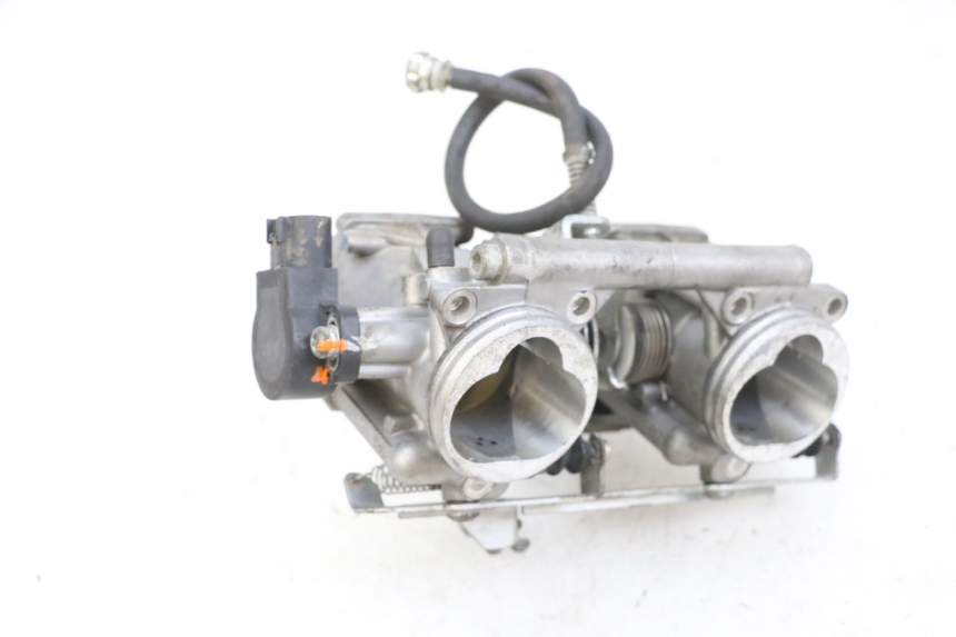 photo de INYECCION YAMAHA TDM ABS 900 (2002 - 2014) - Detalles de los puntos de fijación