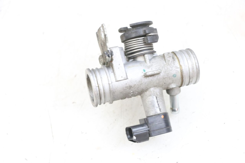 photo de INYECCIÓN PIAGGIO ZIP 4T 50 (2018 - 2020) - Detalles de los puntos de fijación