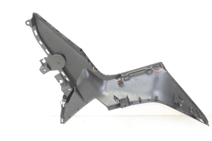 photo de CARENADO FRONTAL INTERIOR DERECHA YAMAHA XMAX X-MAX 125 (2021 - 2025)