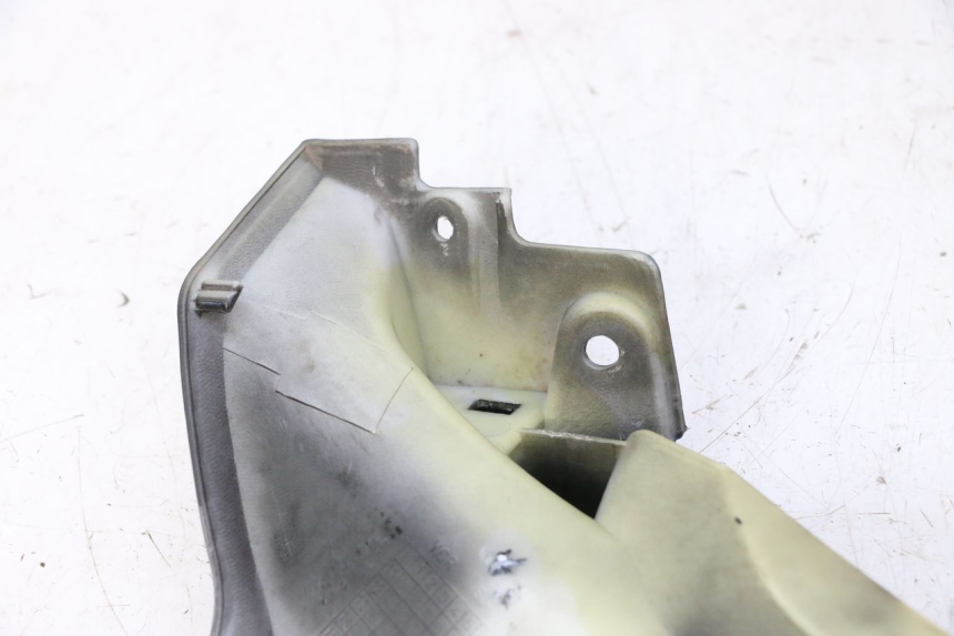 photo de CARENADO FRONTAL INTERIOR IZQUIERDA STAHO FH 50 (2018 - 2019) - Primer plano técnico