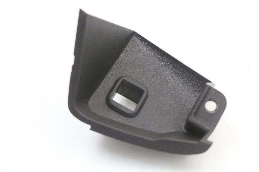 photo de CARENADO FRONTAL INTERIOR IZQUIERDA PIAGGIO X10 125 (2012 - 2017)